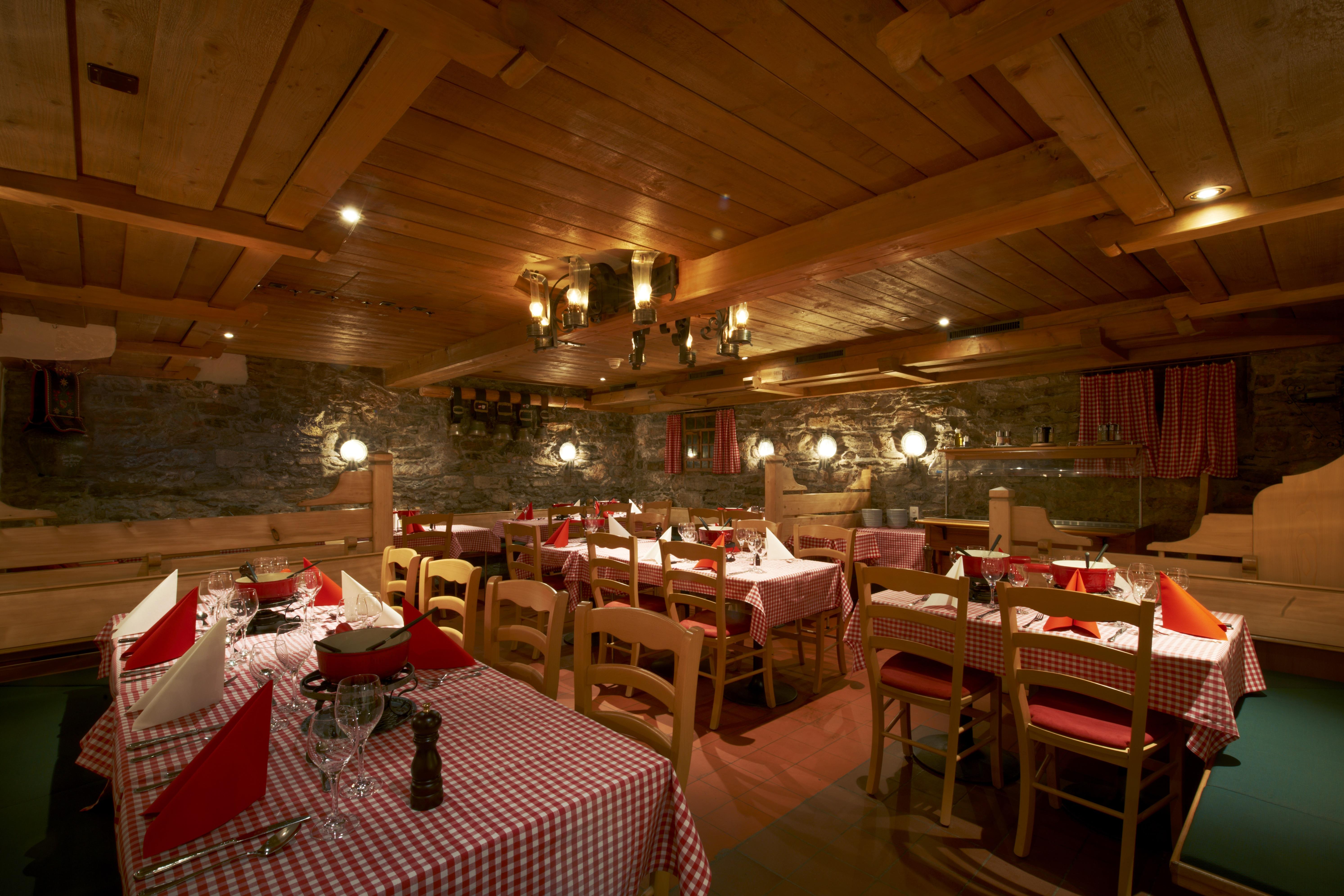 ダービー　スイス　クオリティ　ホテル グリンデルヴァルト レストラン 写真
